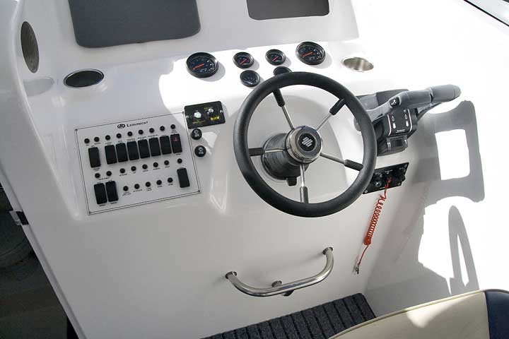 catamarans_a_moteur_LC8000